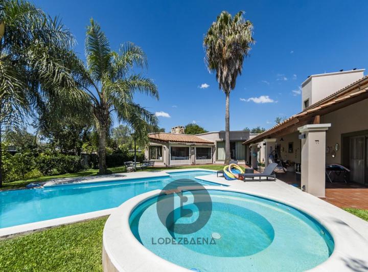Casa · 685m² · 9 Ambientes · 4 Cocheras