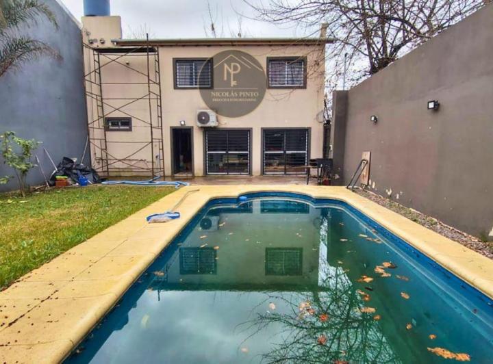 Casa · 140m² · 4 Ambientes · 2 Cocheras