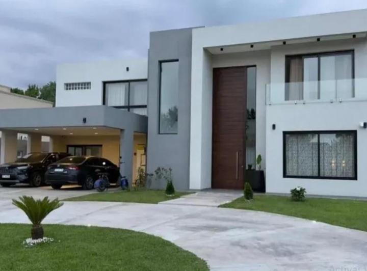 Casa · 300m² · 6 Ambientes