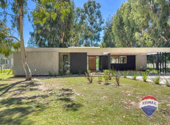 Casa · 260m² · 5 Ambientes · 1 Cochera