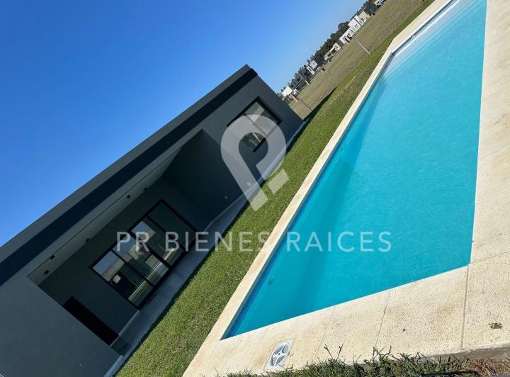 Casa · 215m² · 4 Ambientes · 4 Cocheras