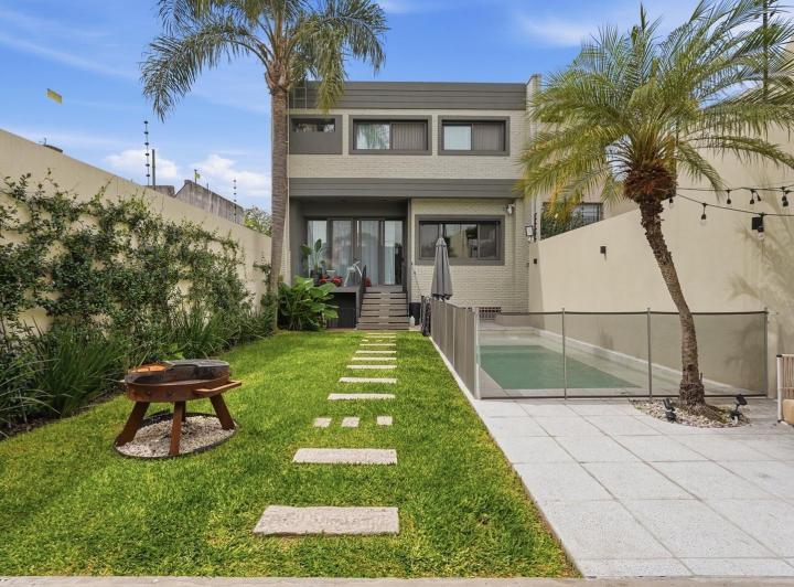 Casa · 390m² · 4 Ambientes · 3 Cocheras