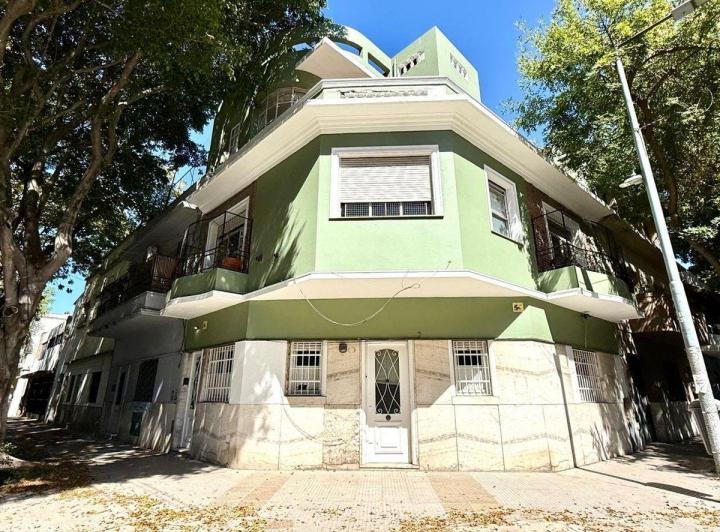 Casa · 240m² · 6 Ambientes