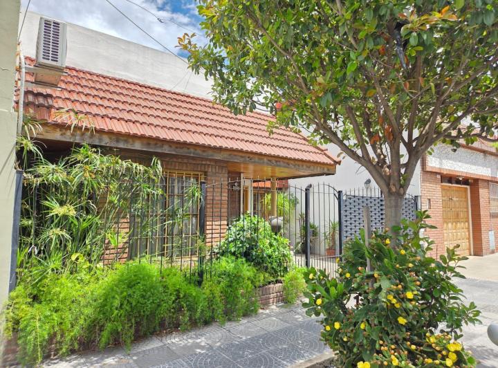 Casa · 85m² · 4 Ambientes · 1 Cochera