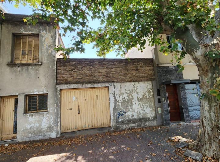 Casa · 241m² · 6 Ambientes · 1 Cochera