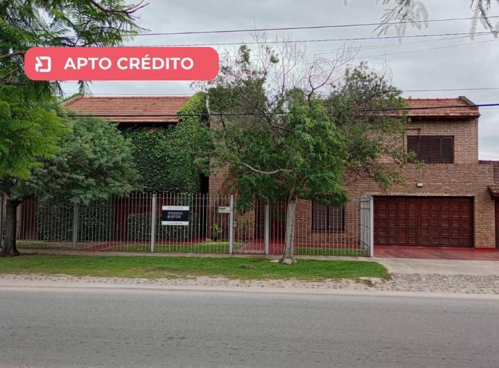 Casa · 500m² · 5 Ambientes · 2 Cocheras