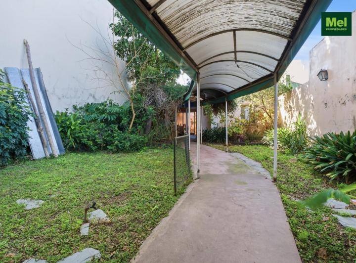 Casa · 255m² · 6 Ambientes · 1 Cochera