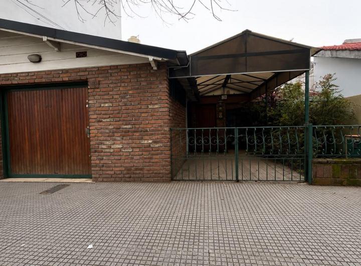 Casa · 180m² · 4 Ambientes · 2 Cocheras
