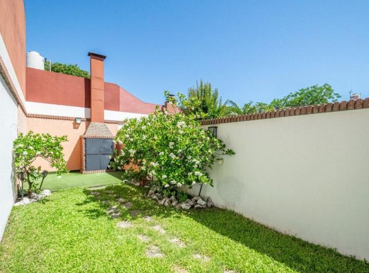 Casa · 141m² · 5 Ambientes · 2 Cocheras