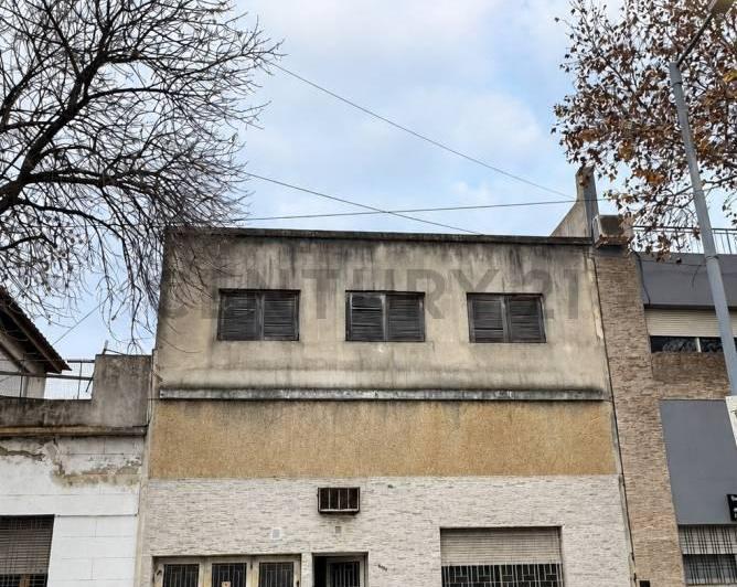 Casa · 143m² · 6 Ambientes · 1 Cochera