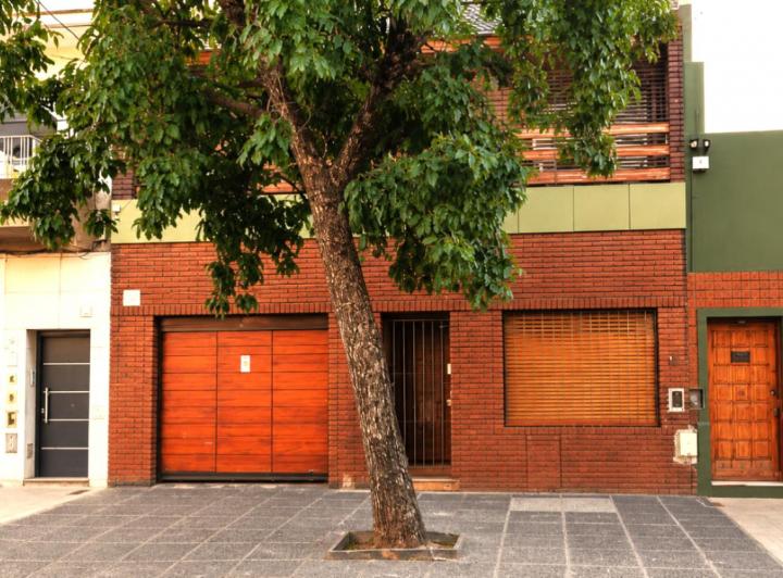 Casa · 275m² · 9 Ambientes · 1 Cochera