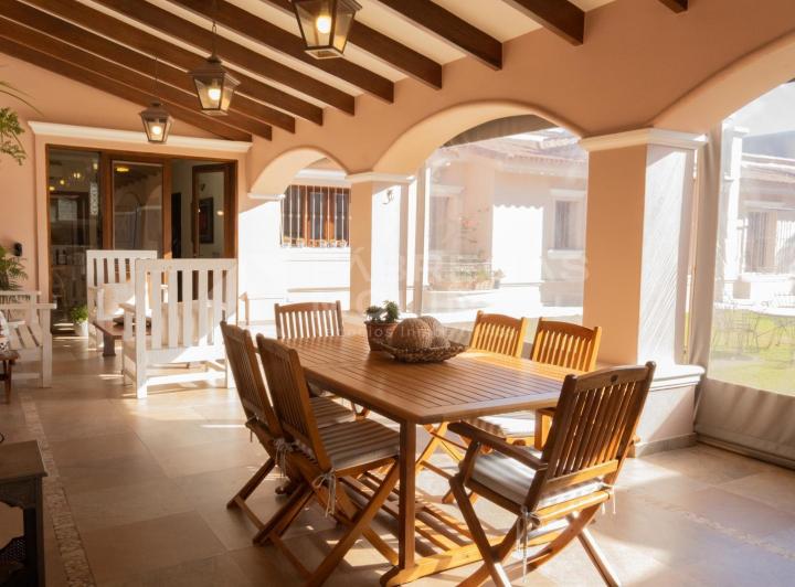 Casa · 484m² · 5 Ambientes · 4 Cocheras