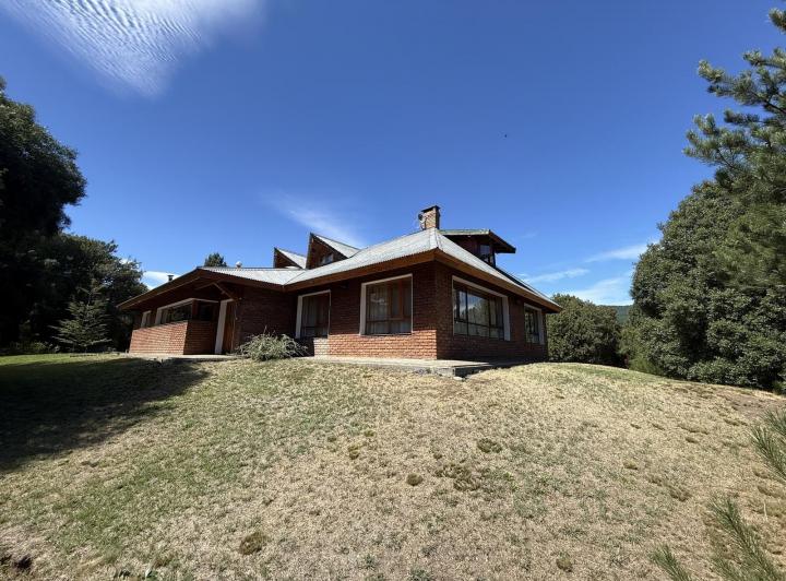 Casa · 4500m² · 4 Ambientes · 2 Cocheras