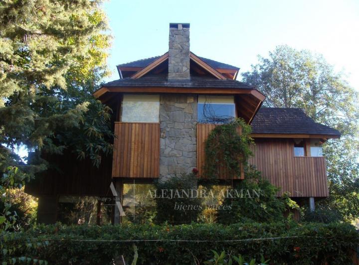 Casa · 377m² · 4 Ambientes · 1 Cochera