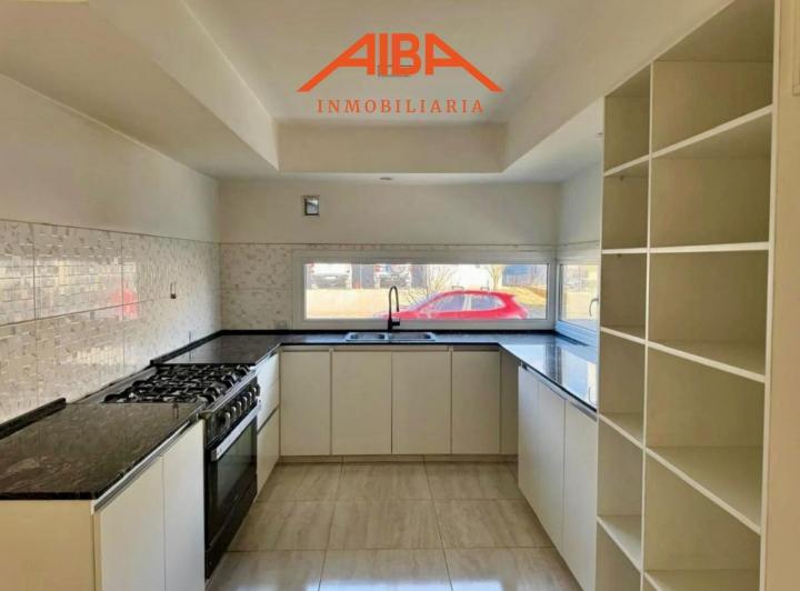 Casa · 640m² · 5 Ambientes · 1 Cochera