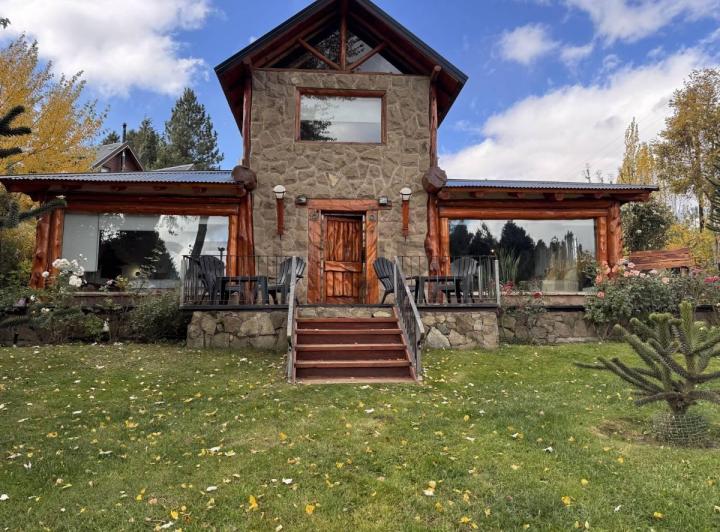Casa · 182m² · 5 Ambientes · 2 Cocheras
