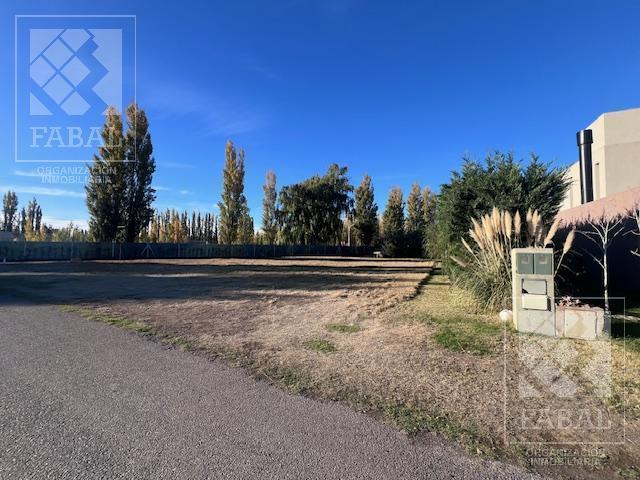 Terreno · 878m²