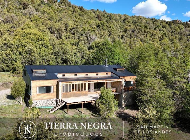 Casa · 480m² · 9 Ambientes · 4 Cocheras