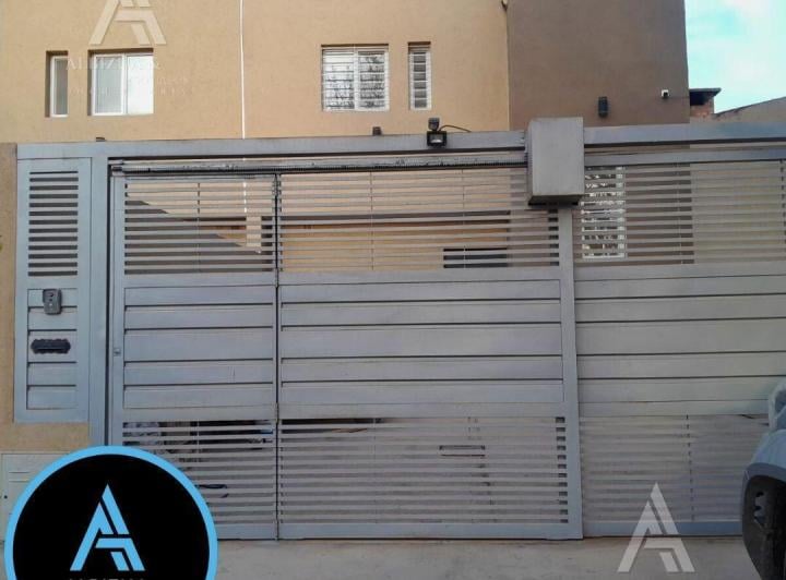 Casa · 110m² · 5 Ambientes · 2 Cocheras