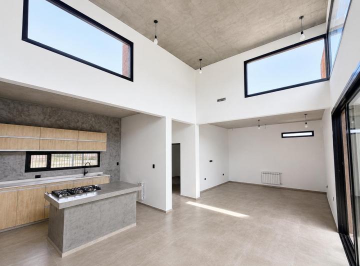 Casa · 180m² · 5 Ambientes · 1 Cochera