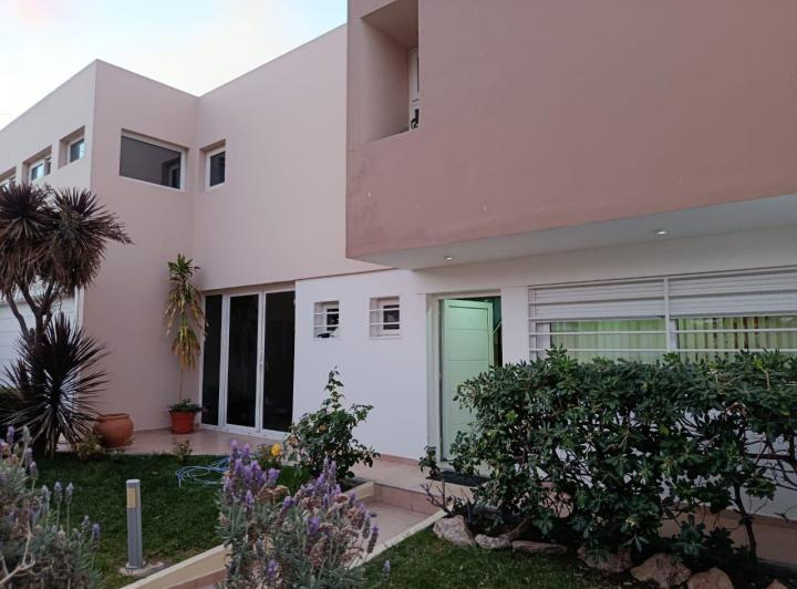 Casa · 250m² · 3 Dormitorios · 2 Cocheras