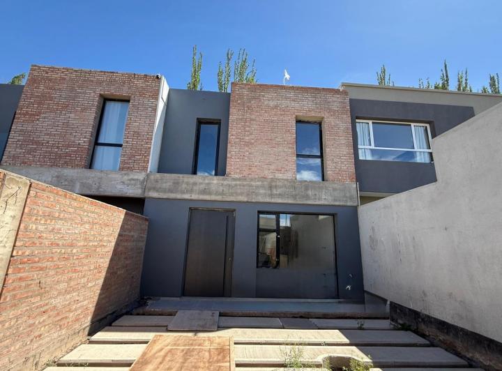 Casa · 125m² · 3 Ambientes · 1 Cochera