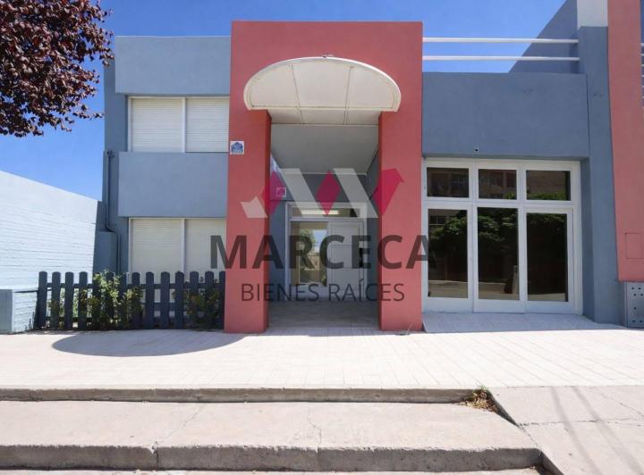 Edificio · 240m²