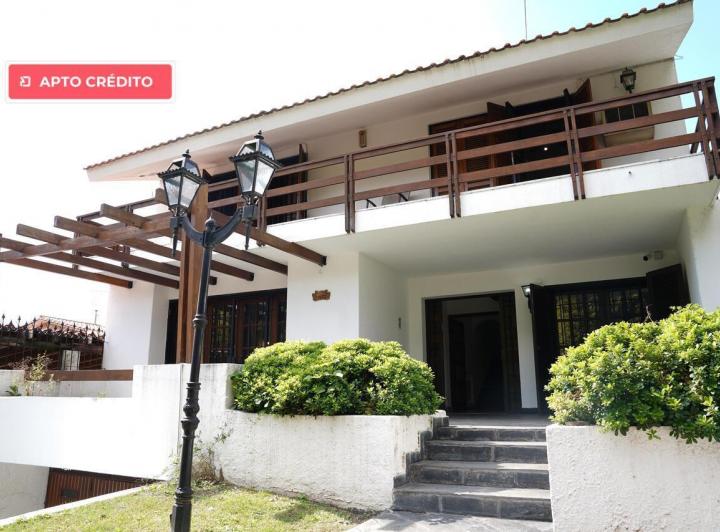 Casa · 400m² · 6 Ambientes · 2 Cocheras