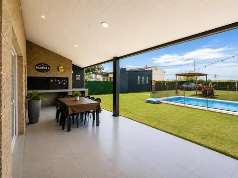 Casa en Venta en Punta Chacra, Roldan
