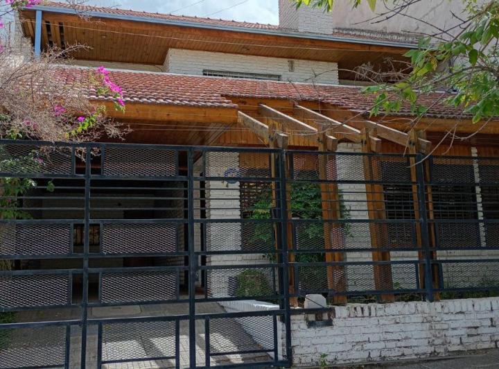 Casa · 310m² · 6 Ambientes · 2 Cocheras