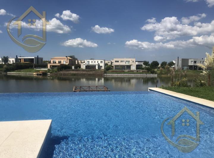 Casa · 50m² · 10 Dormitorios · 10 Cocheras