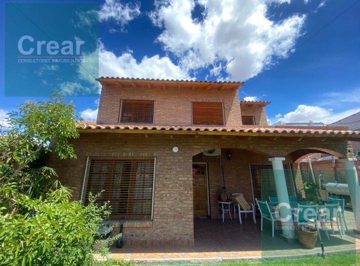 Casa · 240m² · 7 Ambientes · 2 Cocheras