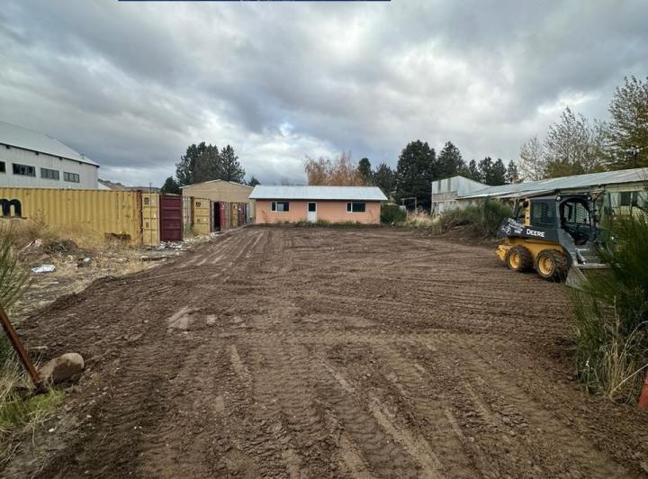 Bodega-Galpón · 100m² · 2 Ambientes · 1 Cochera