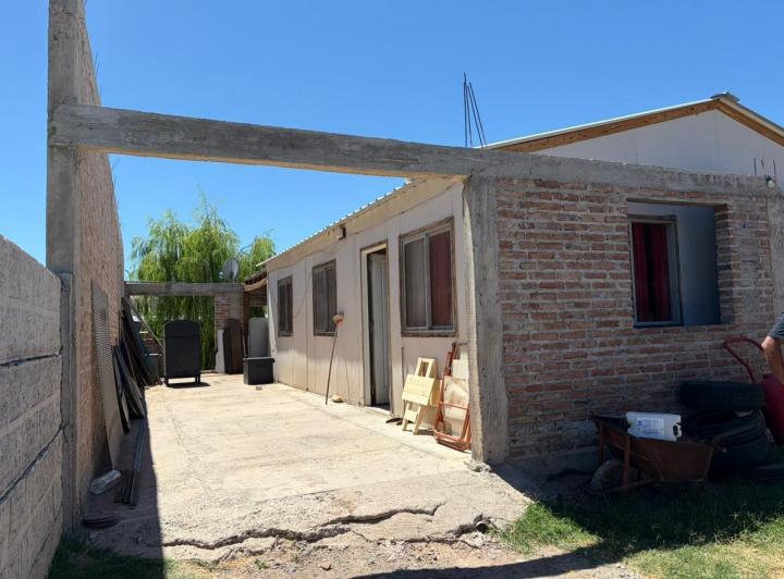 Casa · 300m² · 2 Dormitorios · 1 Cochera