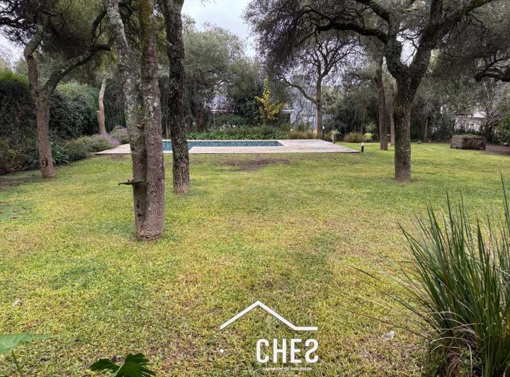 Casa · 335m² · 8 Ambientes