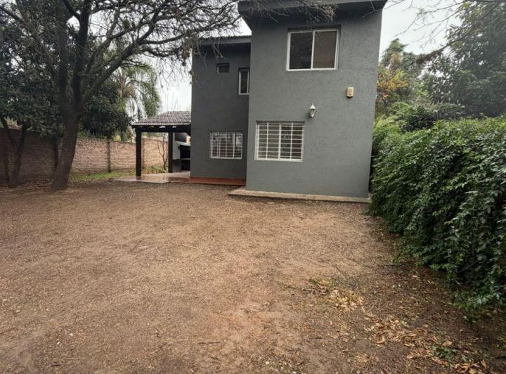 Casa · 400m² · 9 Ambientes · 1 Cochera