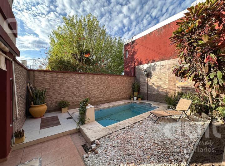 Casa · 251m² · 6 Ambientes · 1 Cochera