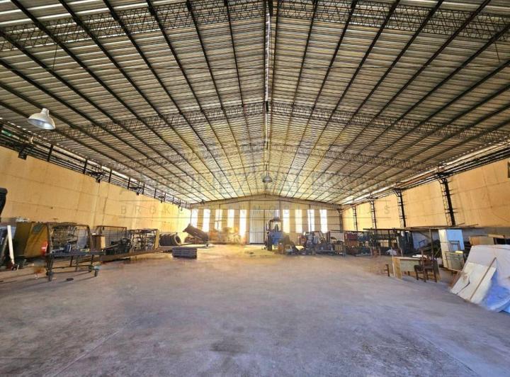 Bodega-Galpón · 1100m² · 4 Cocheras