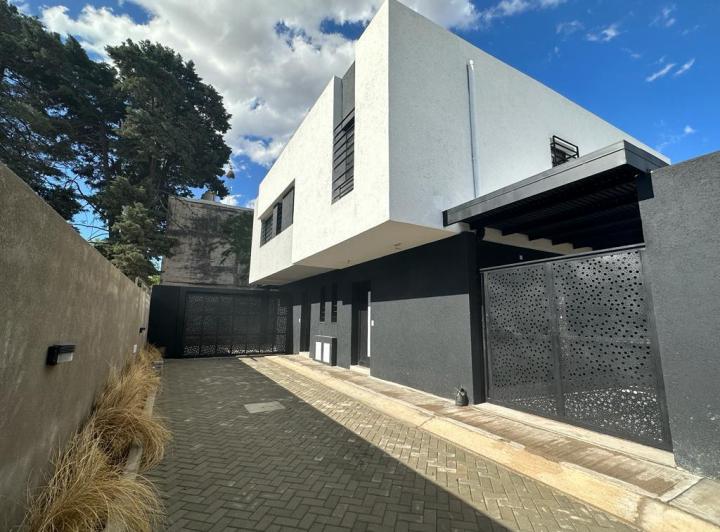 Casa · 150m² · 5 Ambientes · 1 Cochera