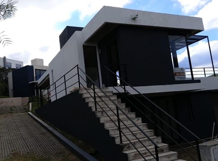 Oficina comercial · 140m² · 6 Ambientes · 2 Cocheras