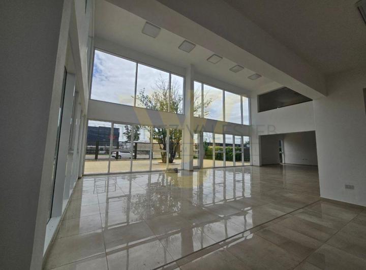 Local comercial · 420m² · 6 Cocheras
