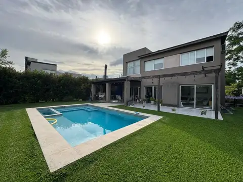 Casa en Venta en Altos Del Sol, Countries y Barrios Cerrados en Ituzaingo