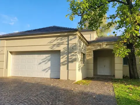 Casa en Venta en San Carlos Country Club, Countries y Barrios Cerrados en Malvinas Argentinas