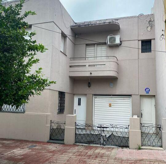 Casa · 285m² · 6 Ambientes · 1 Cochera