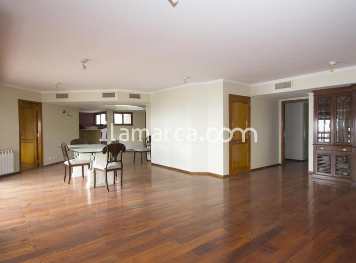 Departamento · 210m² · 5 Ambientes · 2 Cocheras