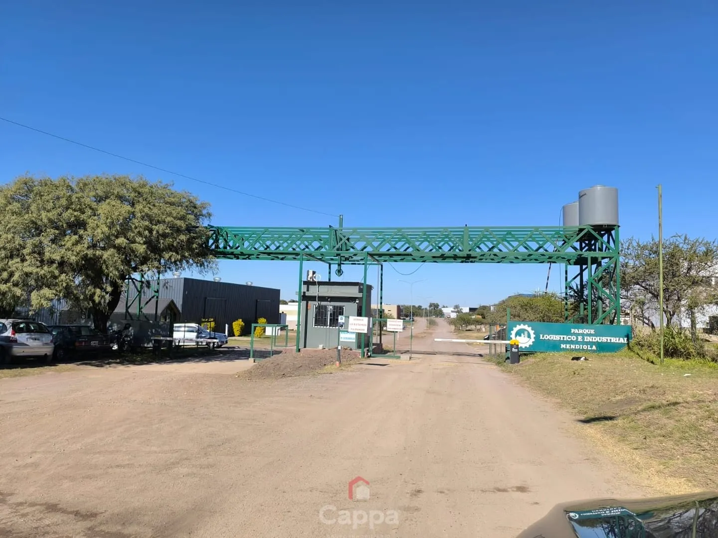 PQUE IND. MENDIOLAZA, GALPON 750m2 cub.  piso hormigon alisado