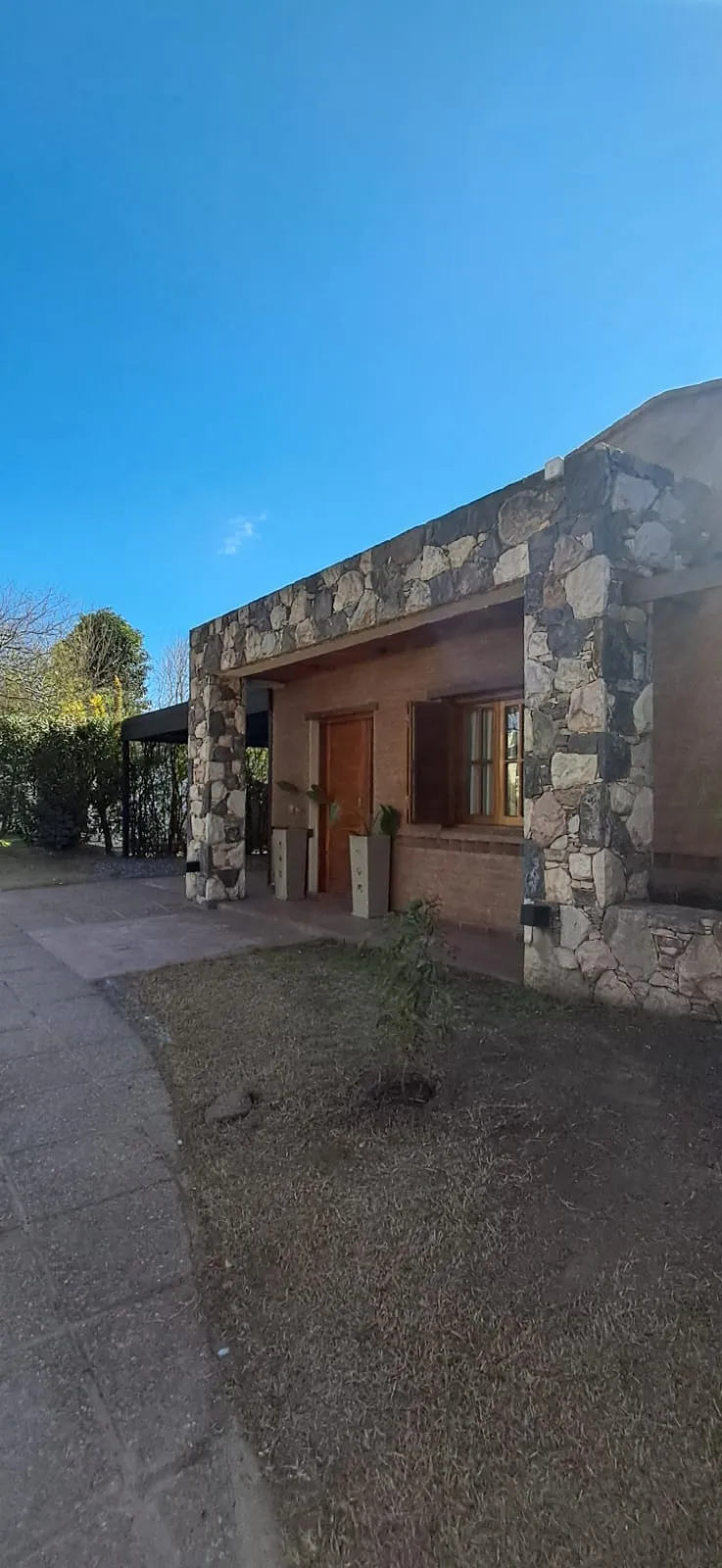 Buscas Confort Y Estilo? Casa En Alquiler 3 Dorm. B° San Isidro. Villa Allende