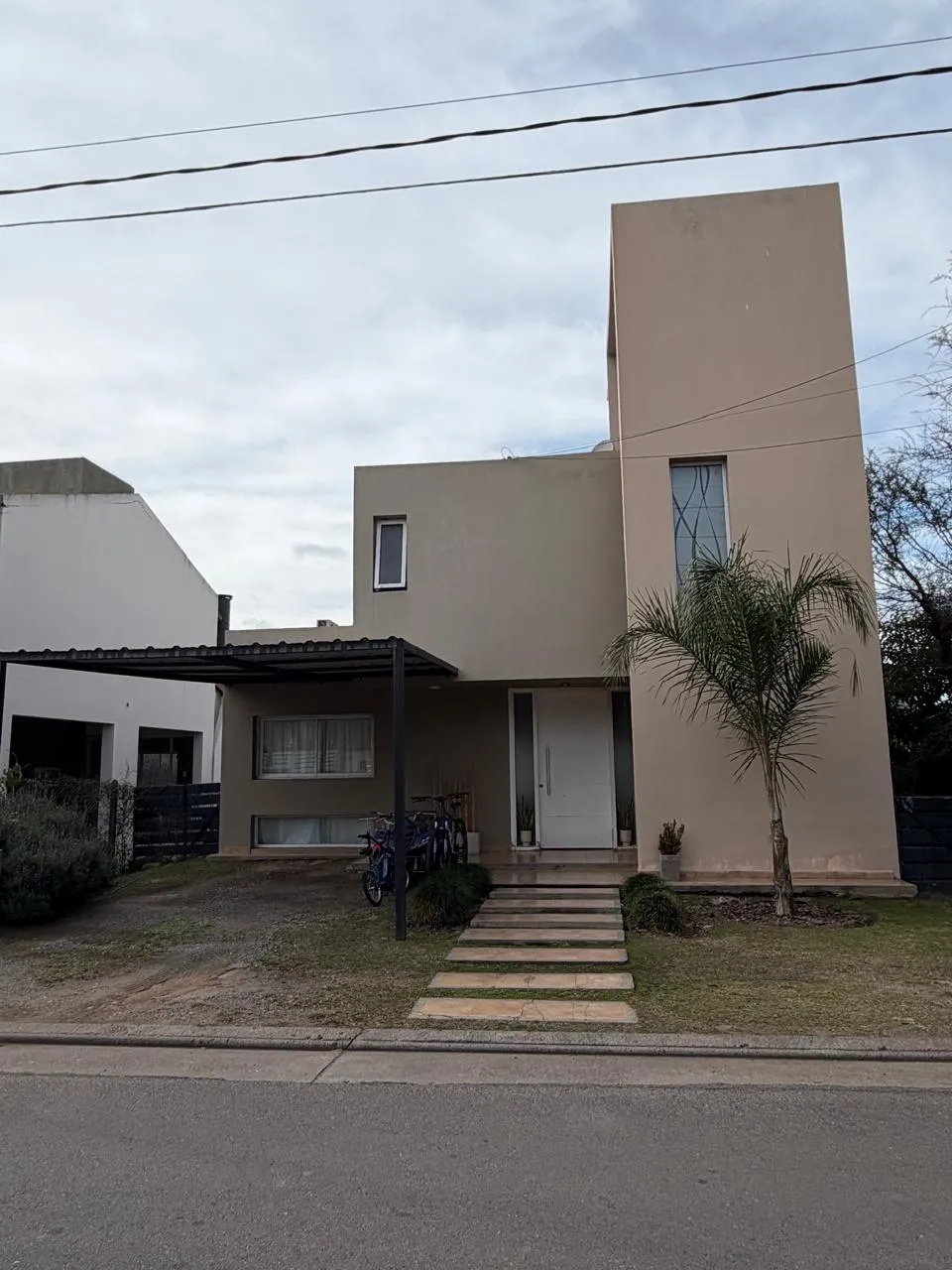 CASA EN BARRIO CERRADO LA ESTANZUELA