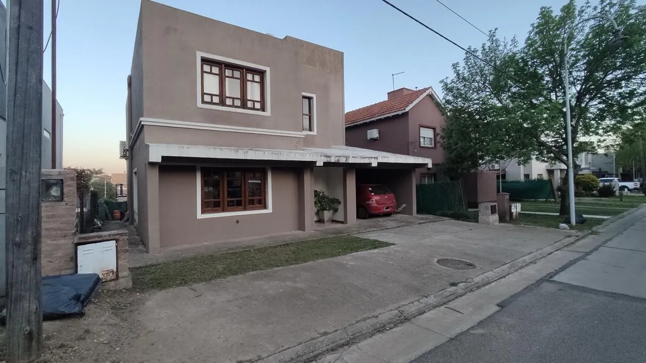 CASA A LA VENTA 4 DORMITORIOS LA ESTANZUELA