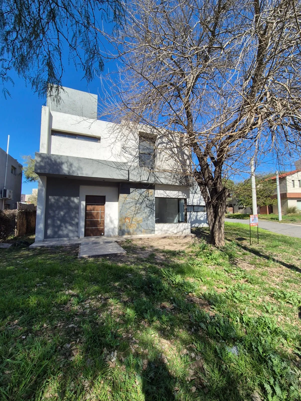 CASA EN ALQUILER BARRIO PRIVADO LA ESTANZUELA